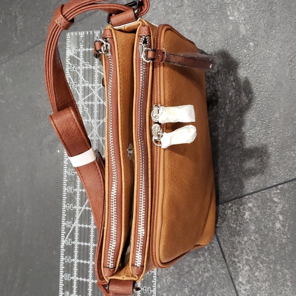 Concealed Carry Crossbody NWT Cinnamon with Holster, Lock and Keys - Picture 3 of 4